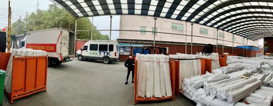 支援前线!TTK涂泰克加急生产捐赠抗菌防护服面料,共克时艰、战“疫”到底!