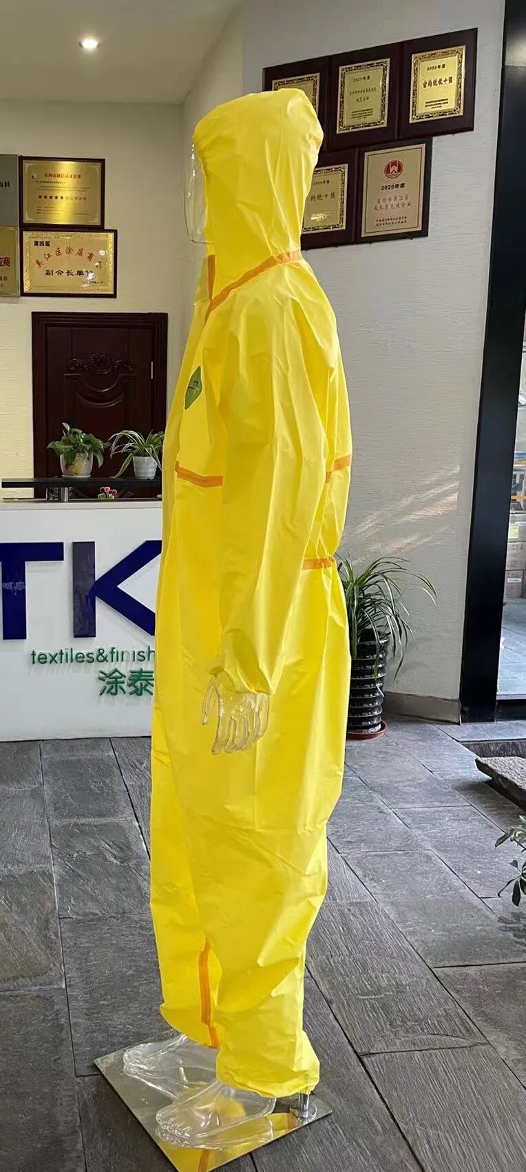 披黄甲，抗病毒 | 防控就是责任，TTK®黄色系抗病毒防化服应运而生！