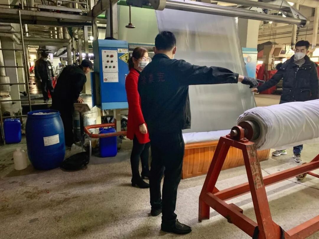 支援前线!TTK涂泰克加急生产捐赠抗菌防护服面料,共克时艰、战“疫”到底!