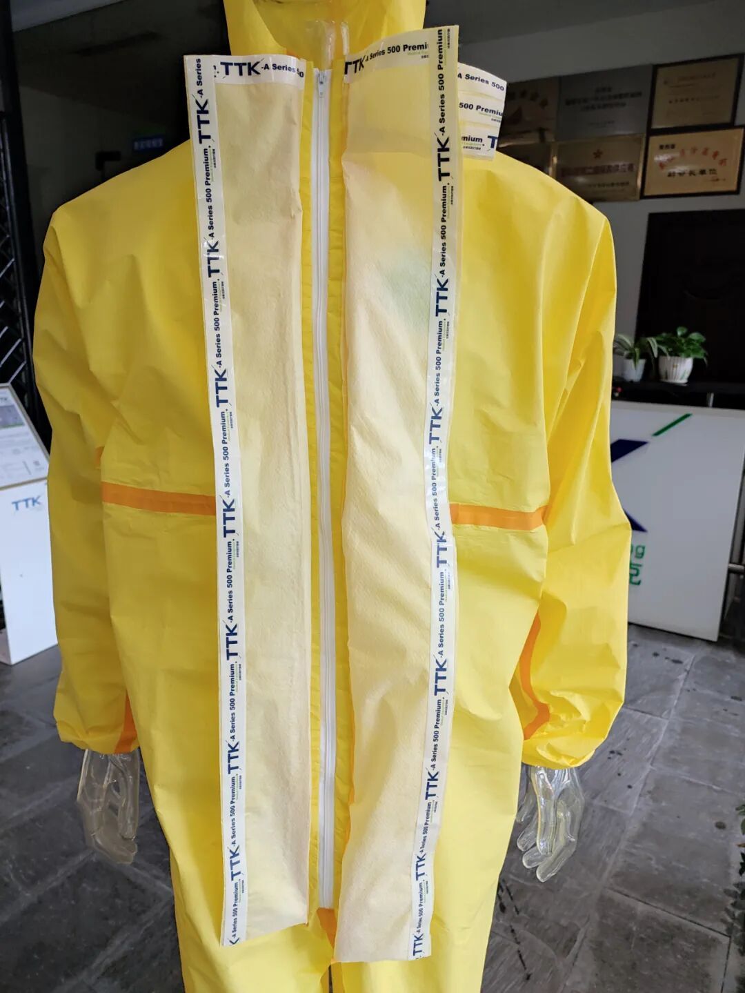 披黄甲，抗病毒 | 防控就是责任，TTK®黄色系抗病毒防化服应运而生！