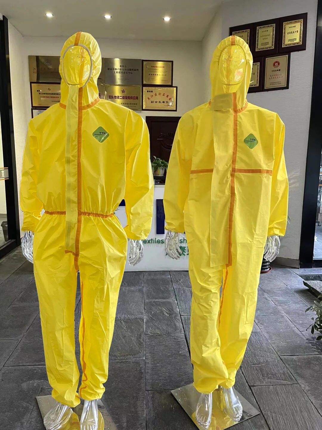 披黄甲，抗病毒 | 防控就是责任，TTK®黄色系抗病毒防化服应运而生！