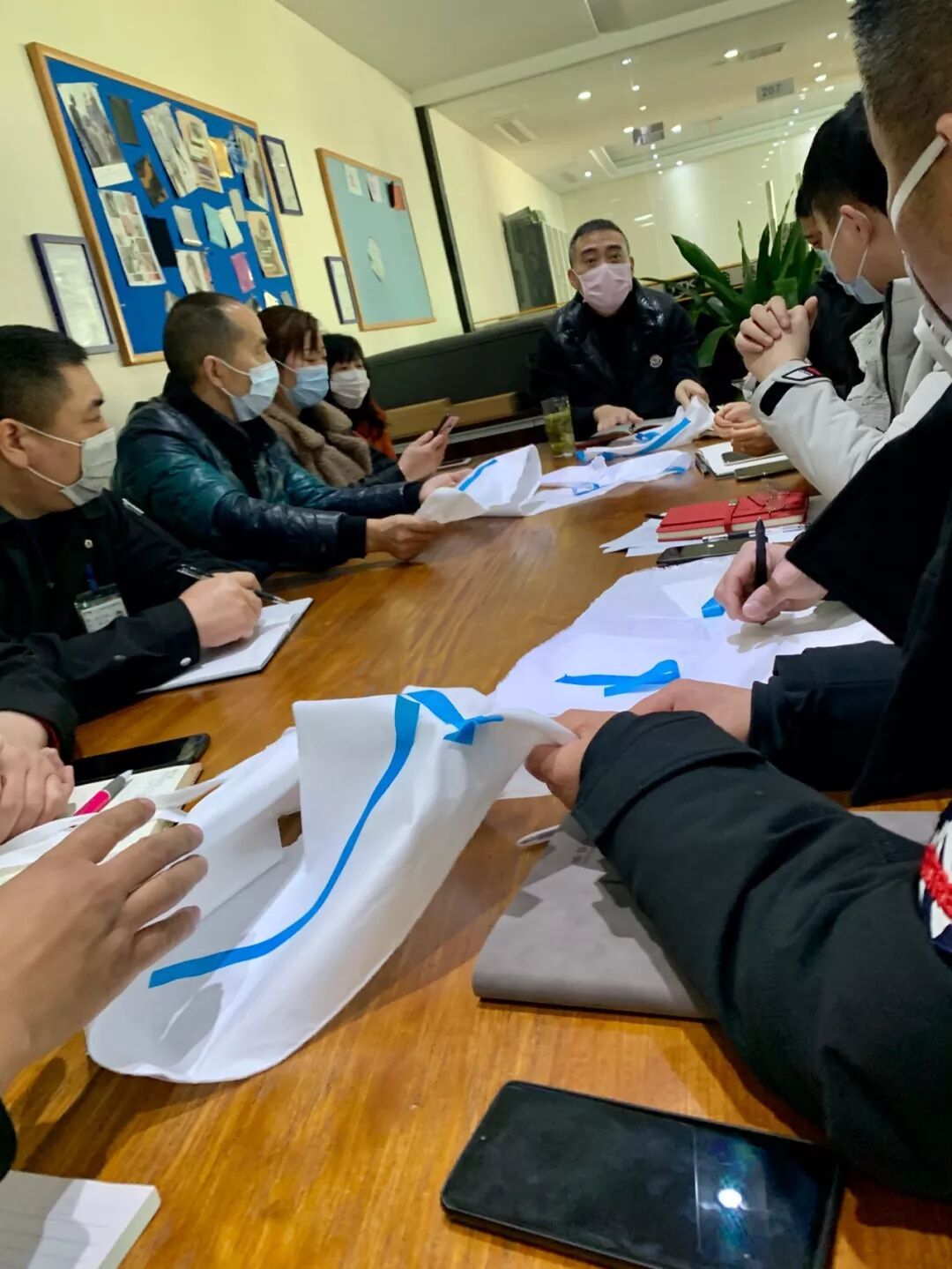 支援前线!TTK涂泰克加急生产捐赠抗菌防护服面料,共克时艰、战“疫”到底!