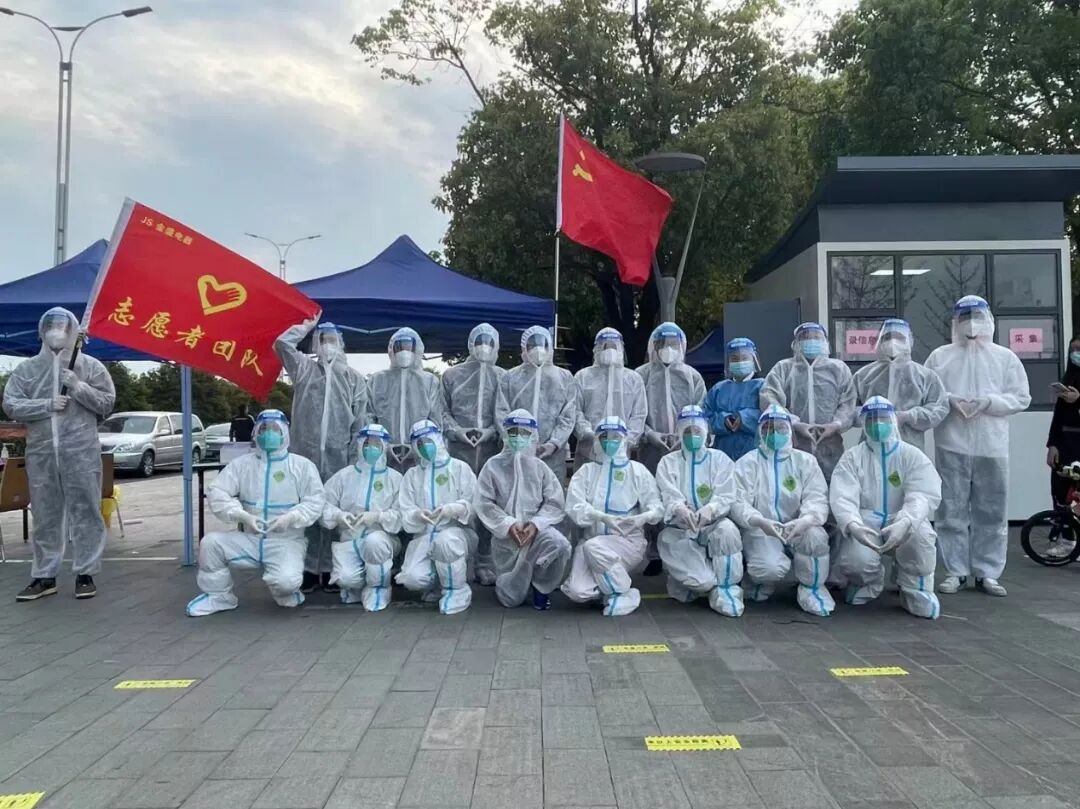 母亲节特辑丨记“疫”里她们被称为英雄，但也是母亲