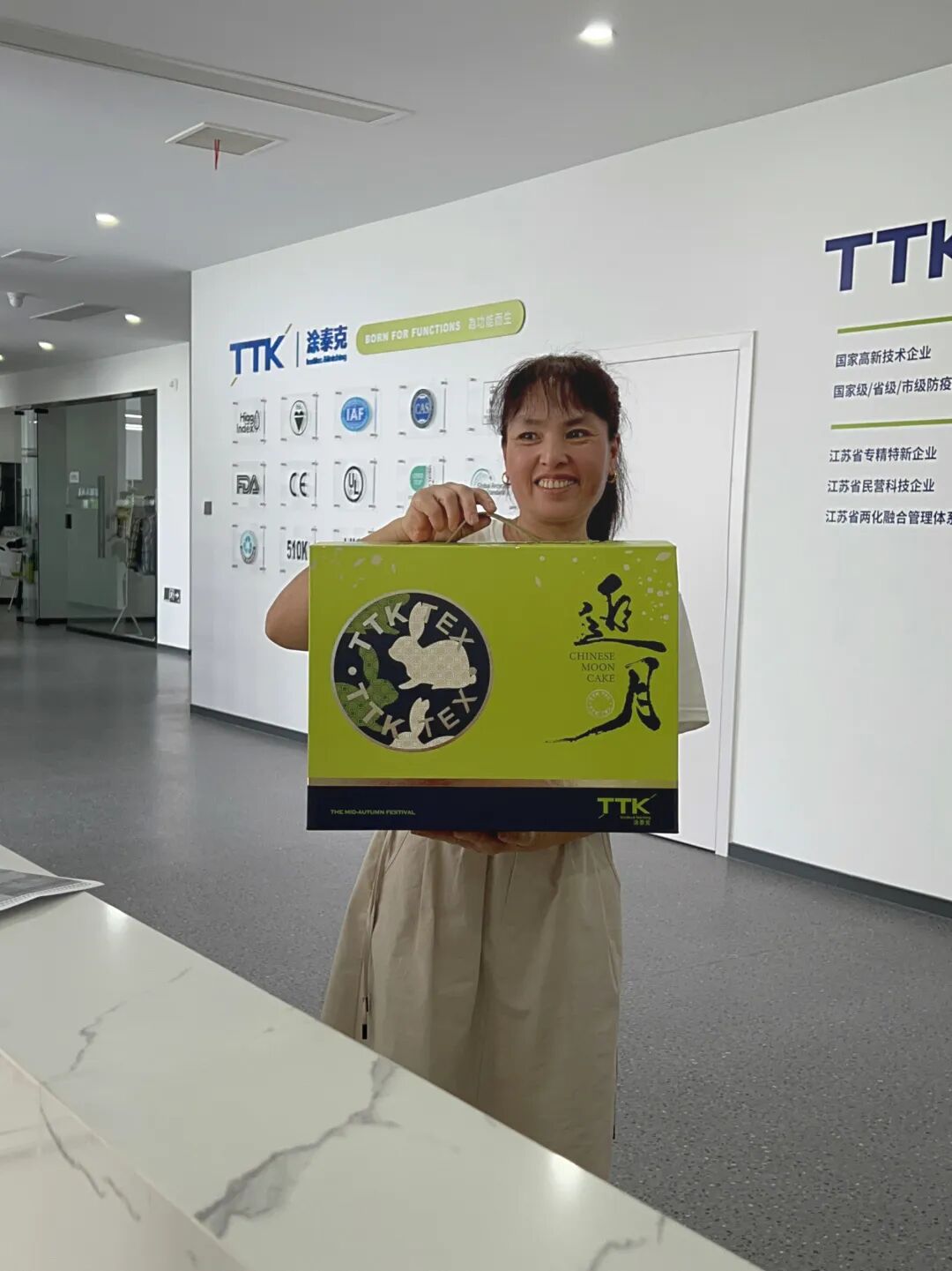 TTK涂泰克®中秋祝福丨月饼送圆满，情意满中秋